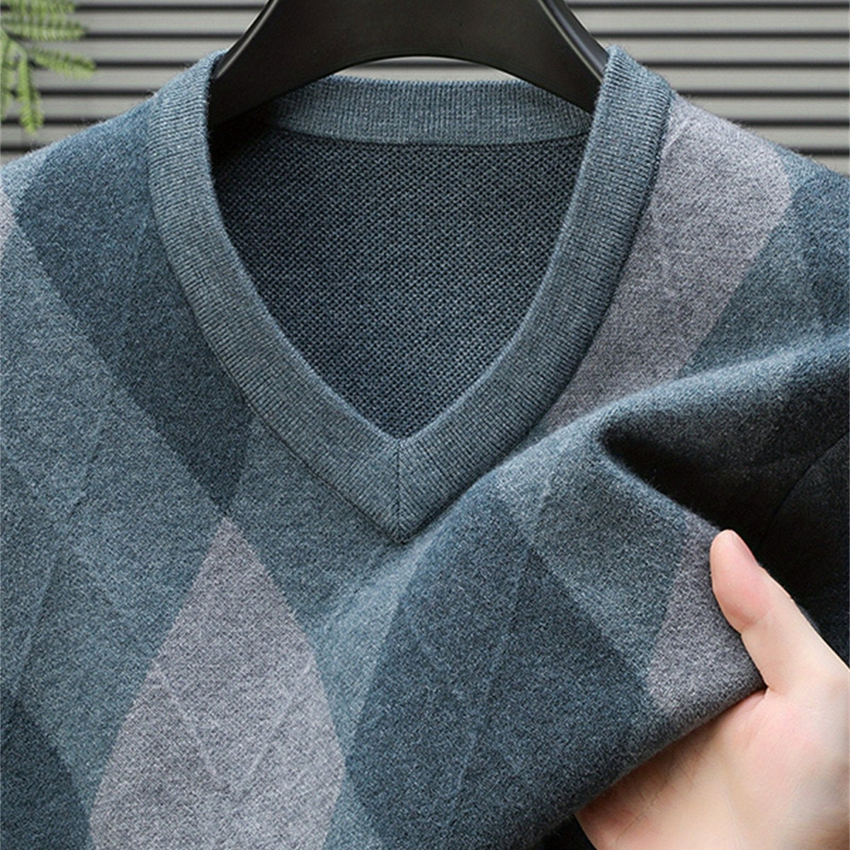 Argyle V-Neck Jumper Knitted Men's Sweater – Casual, Office, Autumn Layering, Gift