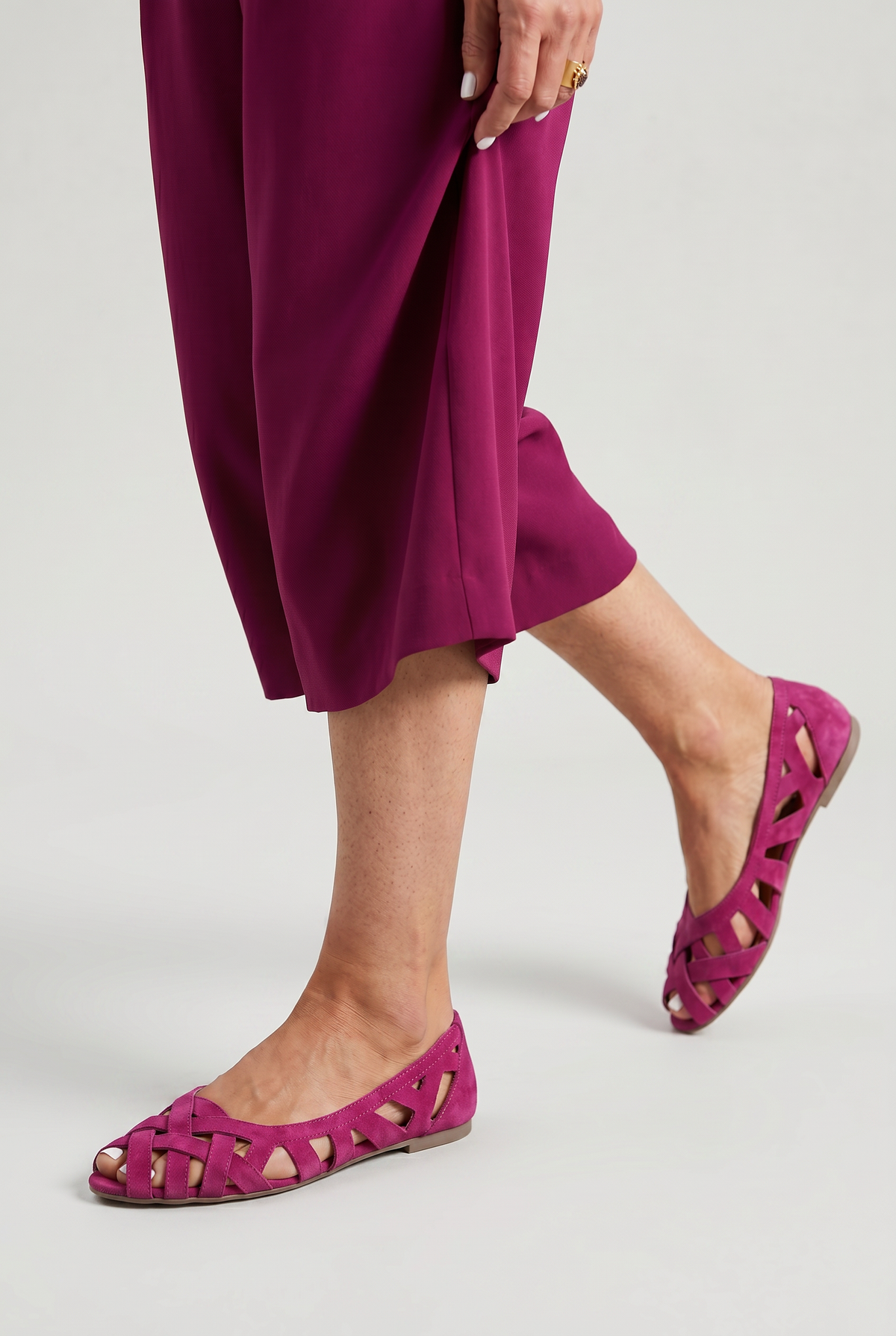 Cut-Out Flat Sandals Suede Pink Women's Closed Toe – Casual Summer Comfort Walking, Everyday Footwear