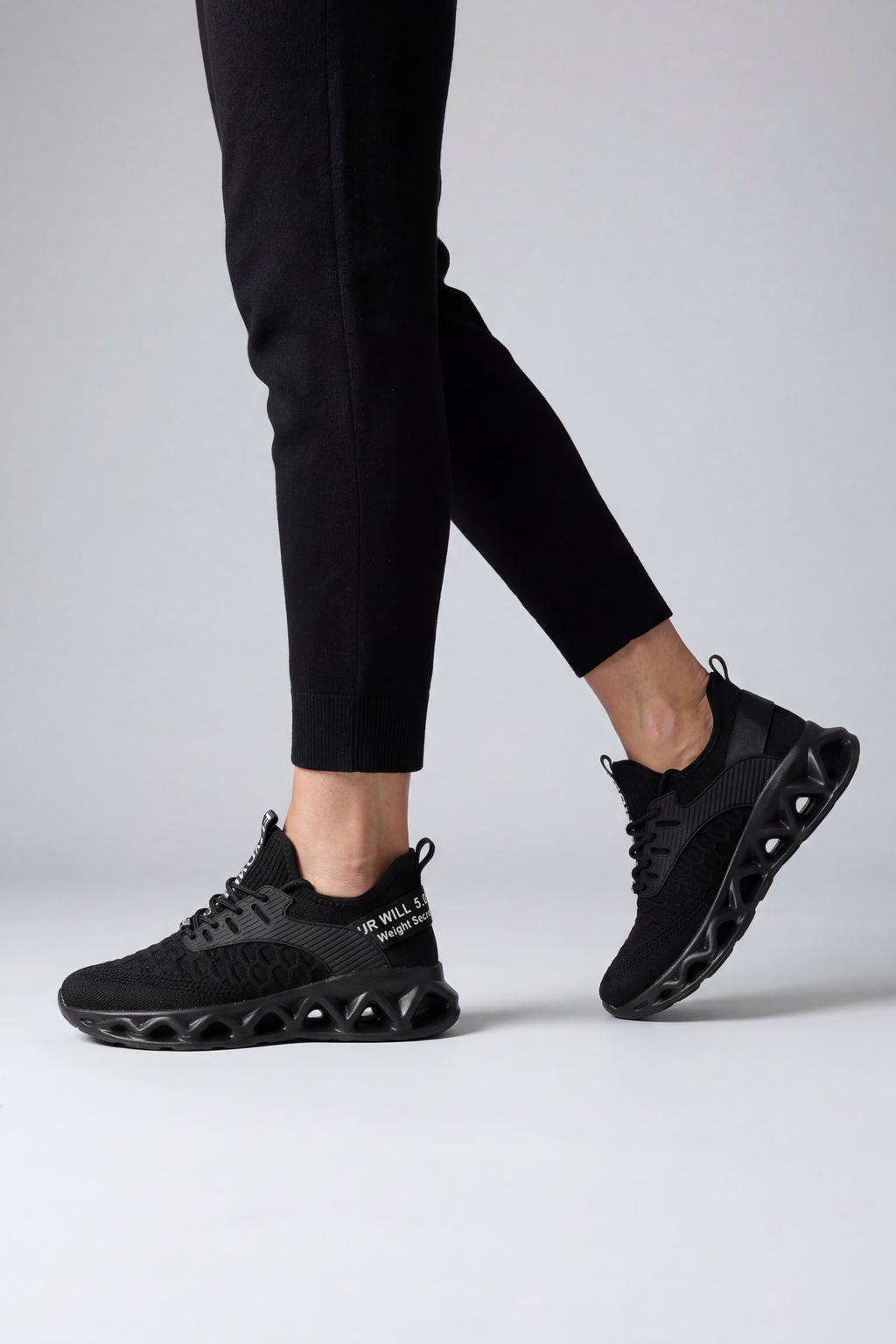 Trainers Women's Black Mesh Lace-Up Cushioned Sole – Running, Walking, Gym, Everyday Athletic Shoes