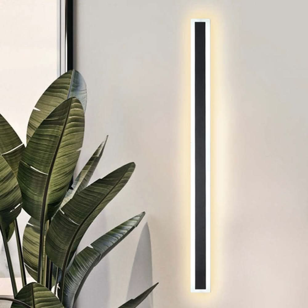 Outdoor Wall Light | Vertical LED Strip Design - Werune
